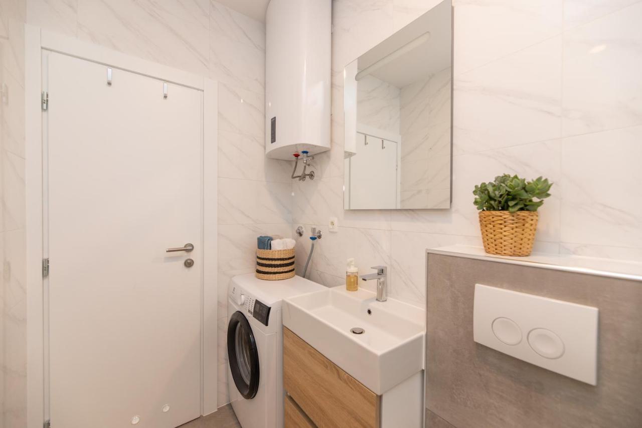 Apartman Ruzica Pucisca Buitenkant foto