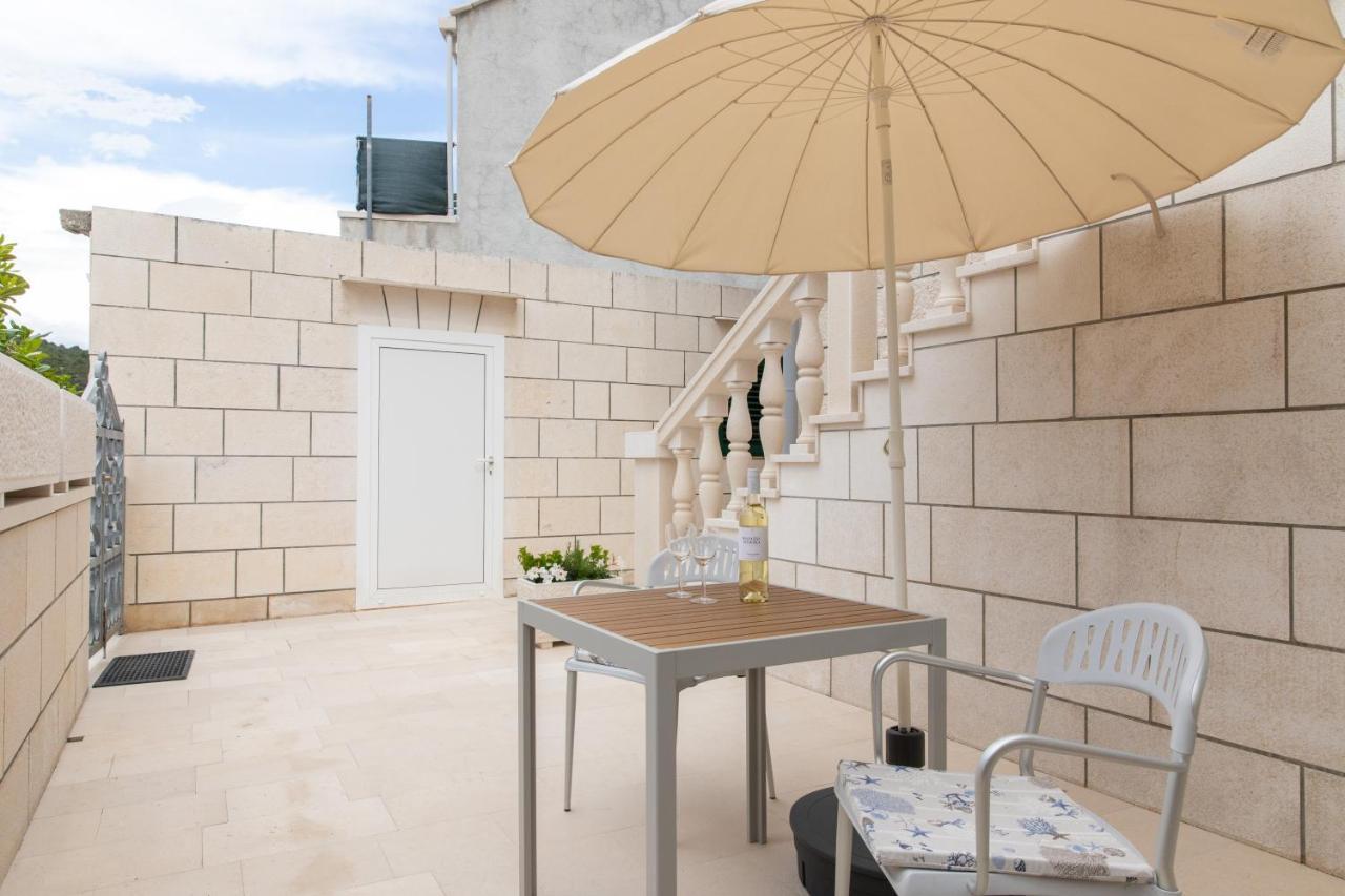Apartman Ruzica Pucisca Buitenkant foto