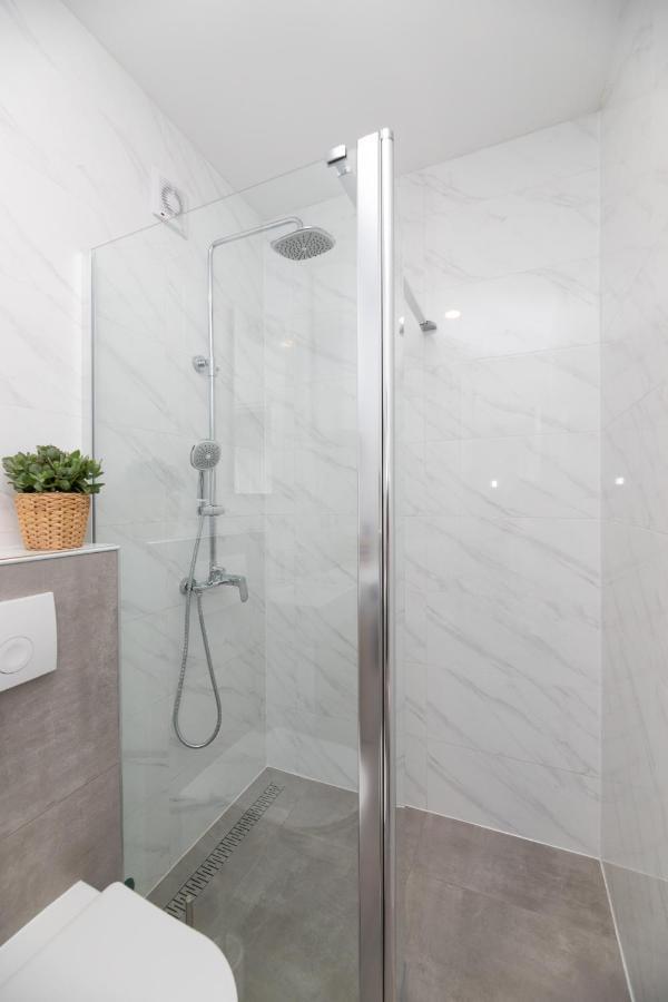 Apartman Ruzica Pucisca Buitenkant foto