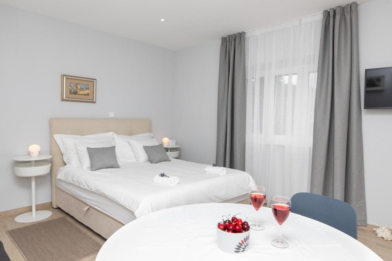 Apartman Ruzica Pucisca Buitenkant foto