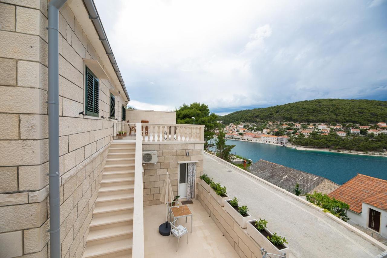 Apartman Ruzica Pucisca Buitenkant foto