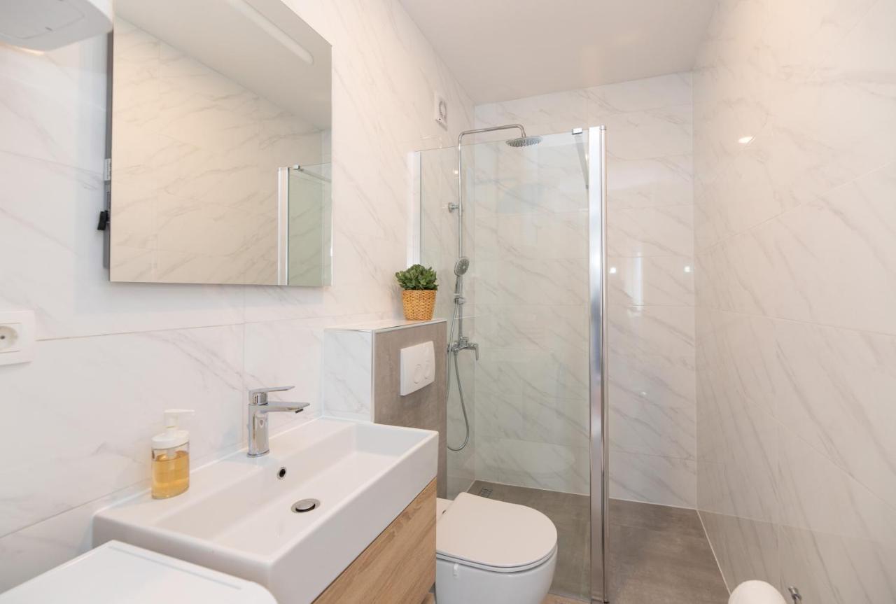 Apartman Ruzica Pucisca Buitenkant foto